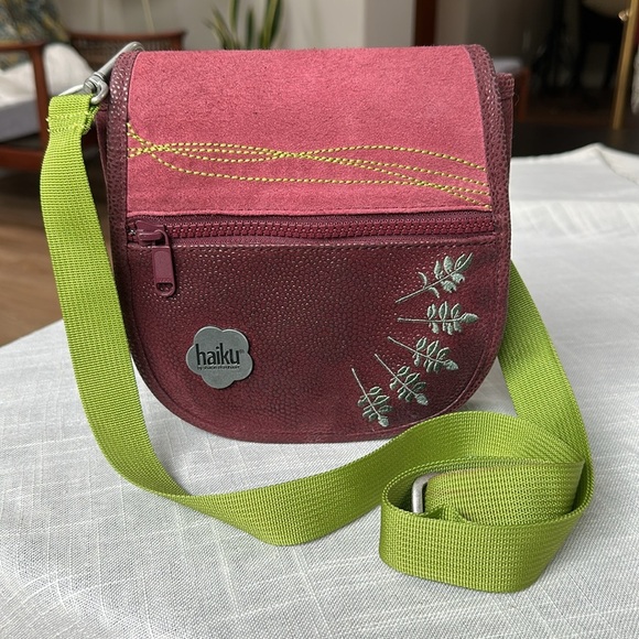 Haiku Brand embroidered small crossbody bag - Picture 1 of 9